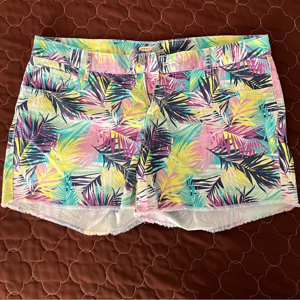 Old Navy size 14 diva rise Jean shorts, multi colored palm print